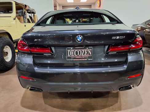 Used 2022 BMW 530i xDrive w/ M Sport Package image 5