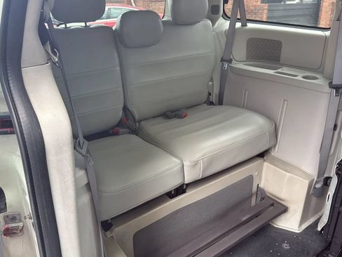 Used 2010 Dodge Grand Caravan SE w/ Climate Group FWD image 22