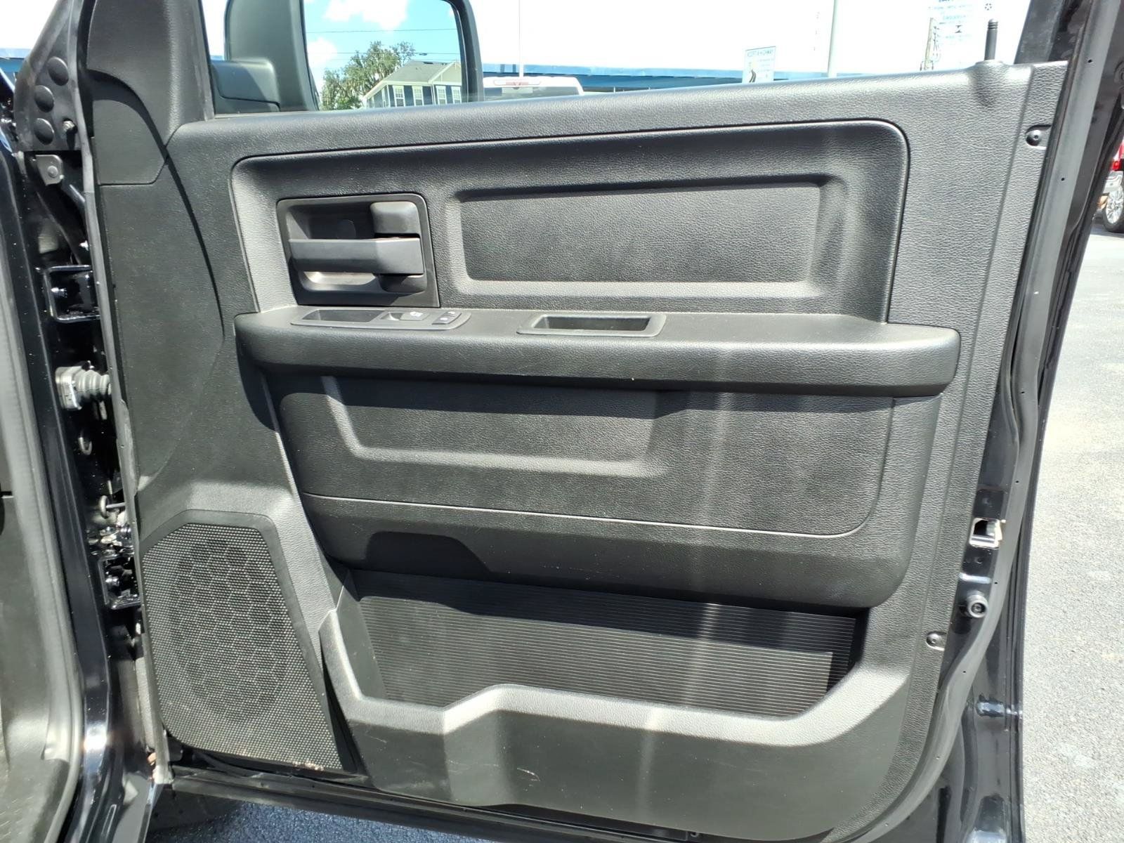 Used 2019 RAM 1500 Tradesman w/ Chrome Appearance Group RWD image 11