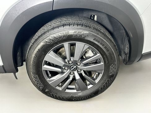 Used 2025 Nissan Pathfinder SV FWD image 11