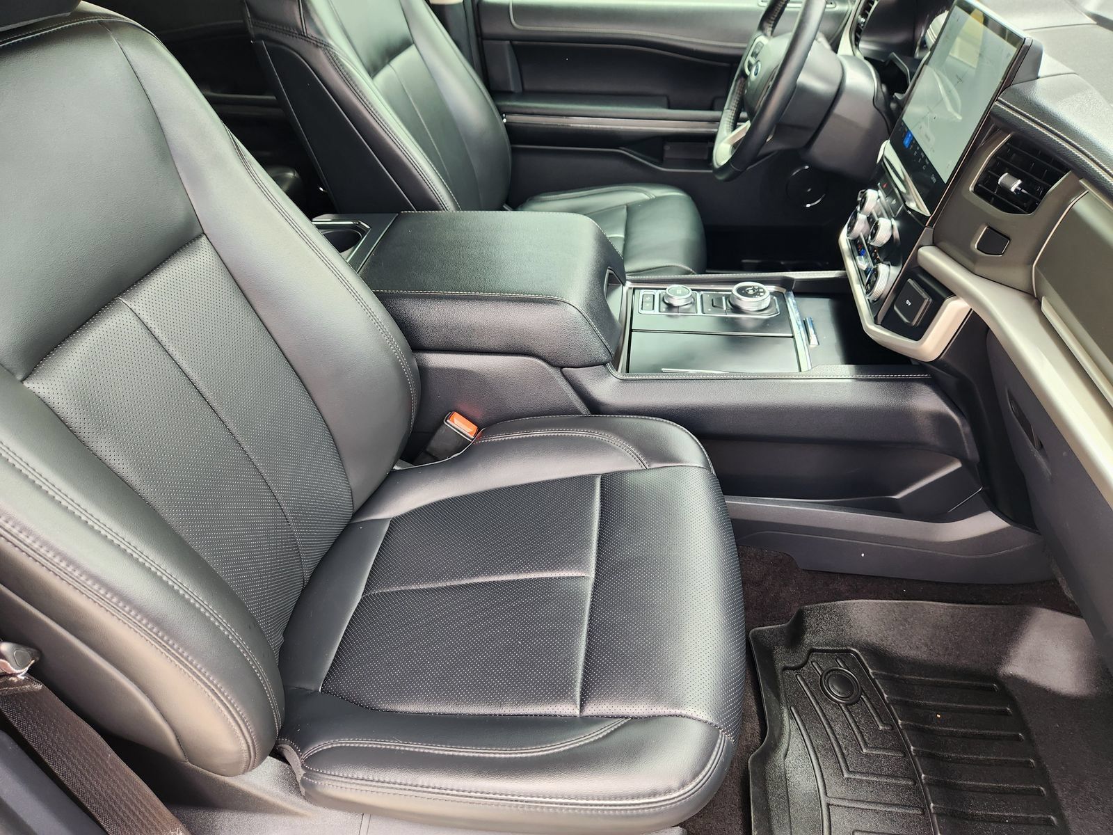 Used 2023 Ford Expedition XLT AWD/4WD image 16