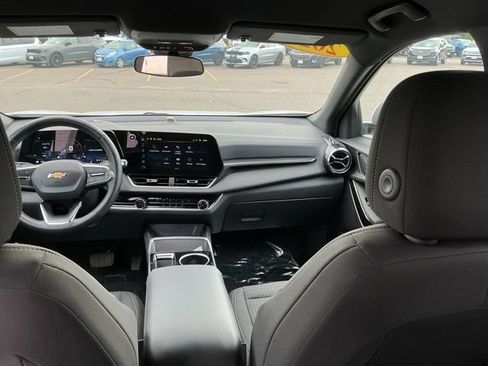 Used 2025 Chevrolet Equinox LT FWD image 25