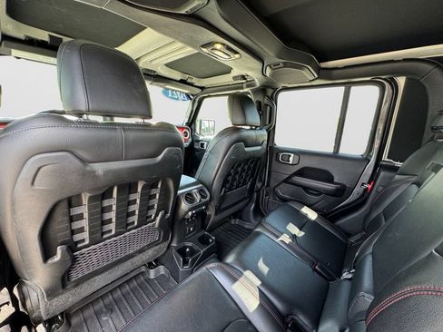 Used 2021 Jeep Gladiator Rubicon AWD/4WD image 13