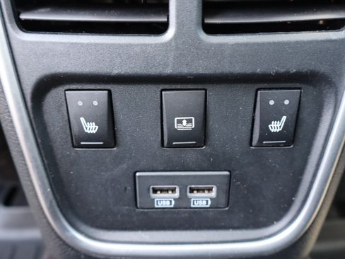 Used 2017 Chrysler 300 C AWD/4WD image 24