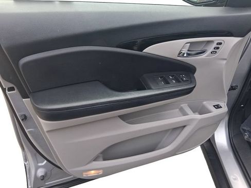 Used 2019 Honda Pilot Touring image 11