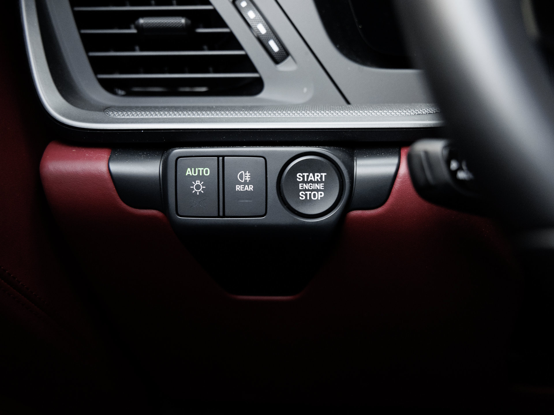 Certified 2025 Porsche 911 Carrera RWD image 18