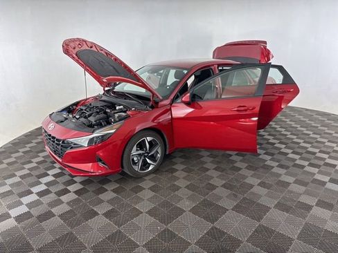 Used 2023 Hyundai Elantra SEL w/ Convenience Package FWD image 14