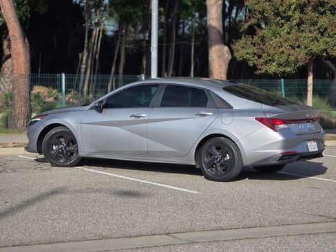 Used 2021 Hyundai Elantra SEL w/ Convenience Package image 8