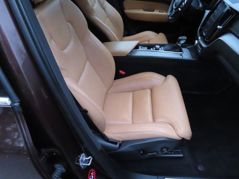 Used 2018 Volvo XC60 T6 Inscription w/ Luxury Seat Package image 17