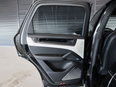 New 2026 Porsche Cayenne Turbo image 28