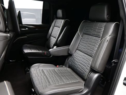 Used 2024 Cadillac Escalade ESV Sport Platinum w/ LPO, ONYX Package AWD/4WD image 33
