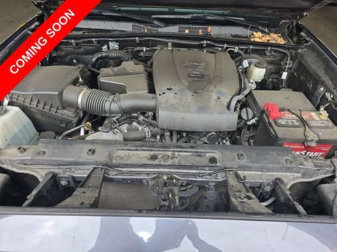 Used 2020 Toyota Tacoma TRD Sport w/ Technology Package RWD image 9