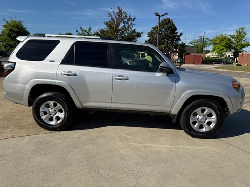 Used 2021 Toyota 4Runner SR5 Premium w/ Moonroof Package RWD image 6