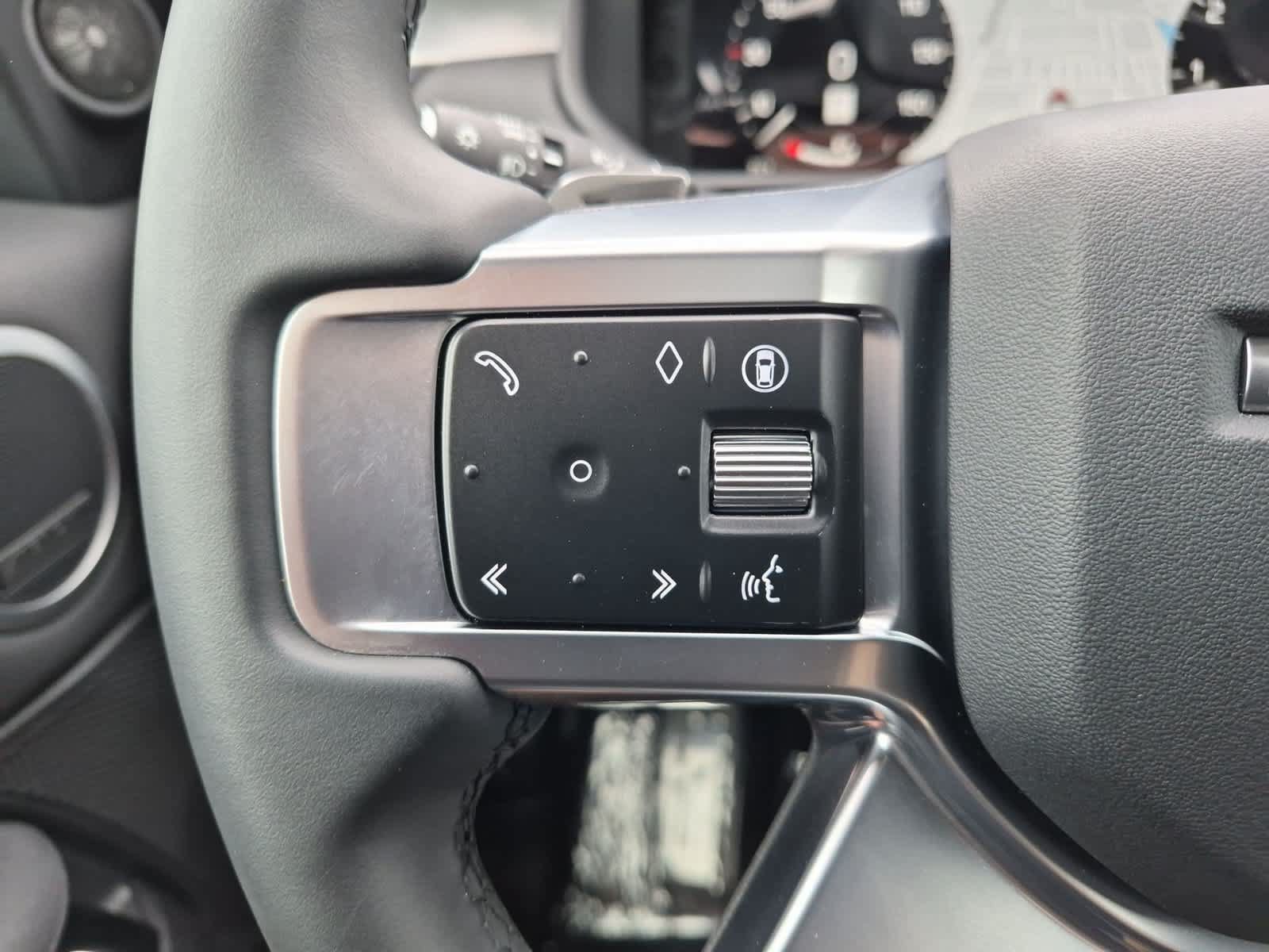 Certified 2025 Land Rover Discovery Dynamic SE AWD/4WD image 27
