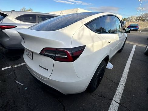 Used 2021 Tesla Model Y Long Range image 3