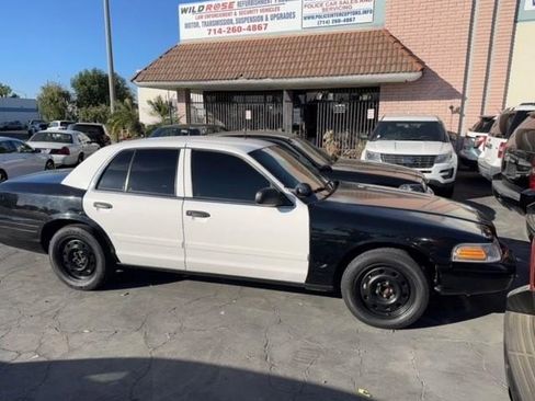 Used 2011 Ford Crown Victoria Police Interceptor w/ Base Police Prep Strobe Pkg image 6