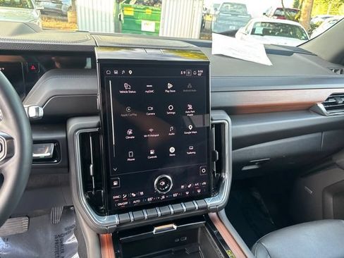 Used 2025 GMC Yukon Denali AWD/4WD image 23