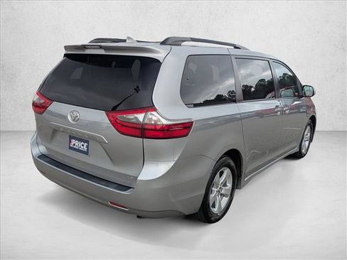 Used 2020 Toyota Sienna LE image 5
