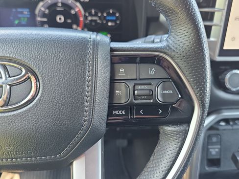 Used 2023 Toyota Sequoia Platinum AWD/4WD image 19