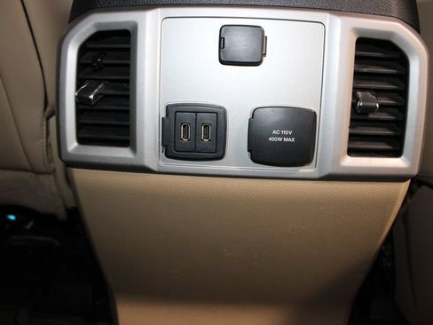 Used 2019 Ford F250 Lariat w/ Lariat Ultimate Package AWD/4WD image 32