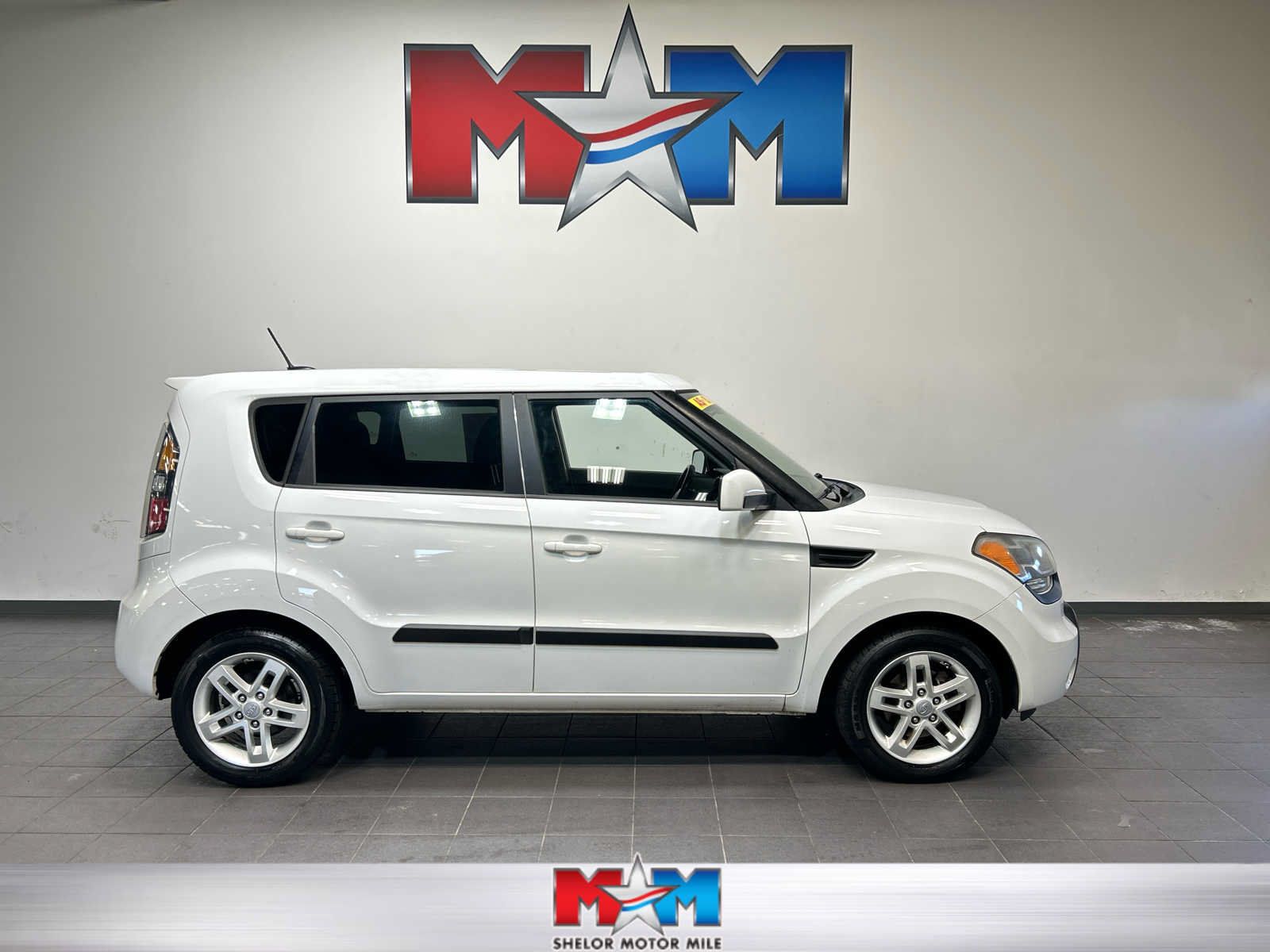 Used 2011 Kia Soul + w/ Audio Pkg FWD image 1