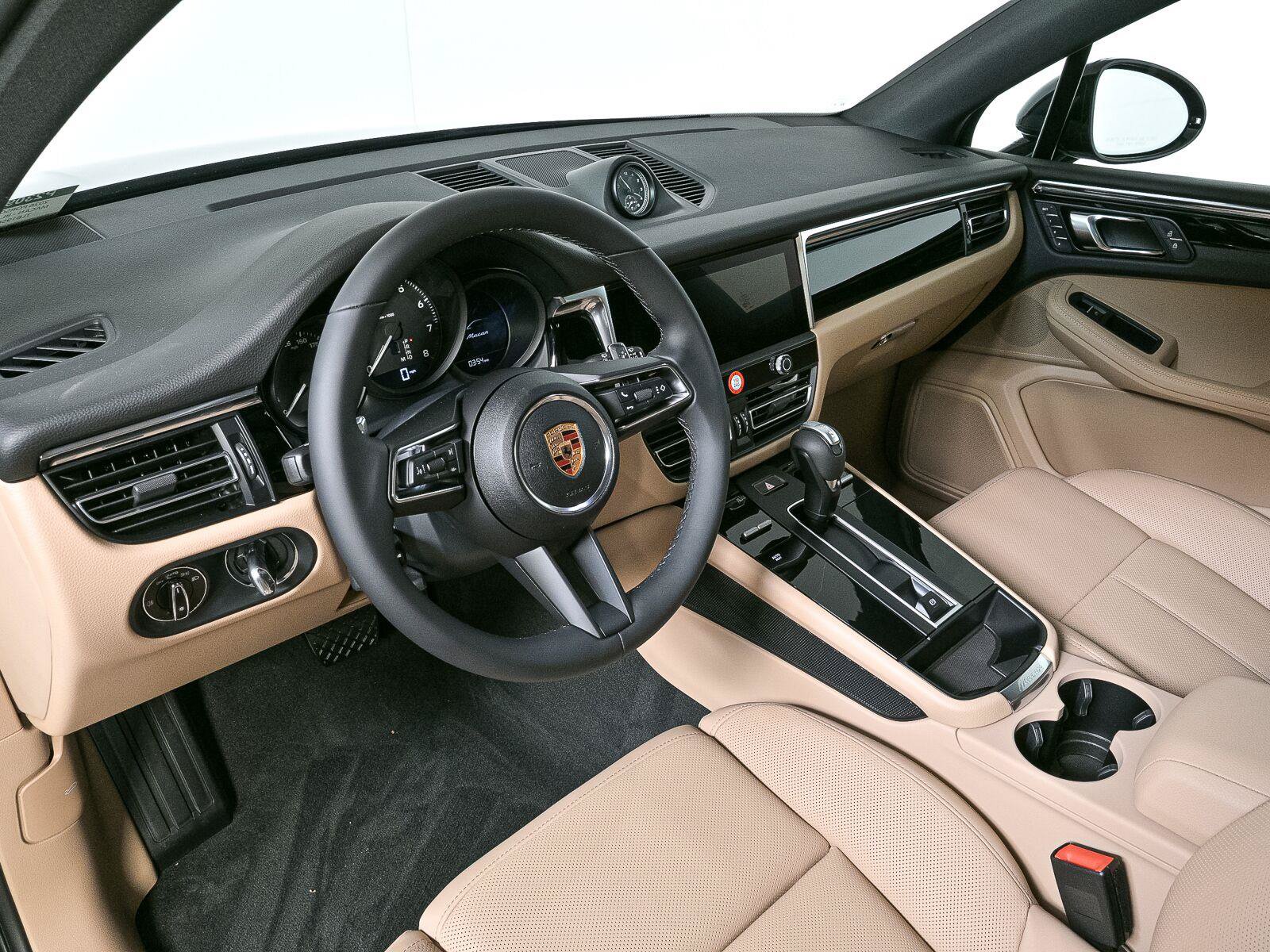 New 2026 Porsche Macan AWD/4WD image 4
