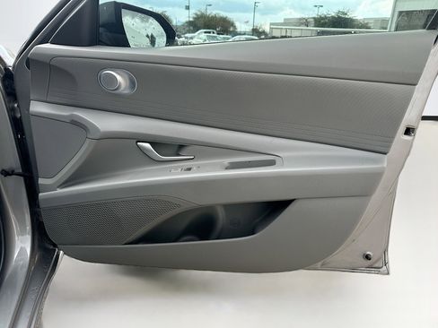 Used 2024 Hyundai Elantra SE image 30