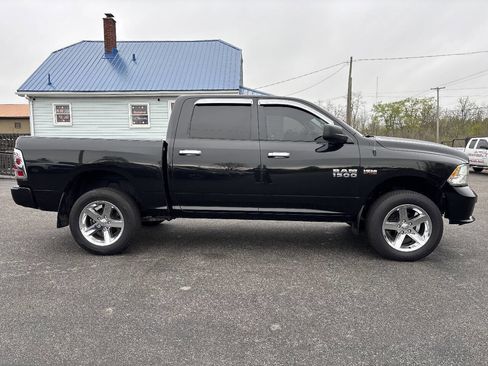 Used 2018 RAM 1500 Express w/ Express Value Package AWD/4WD image 9