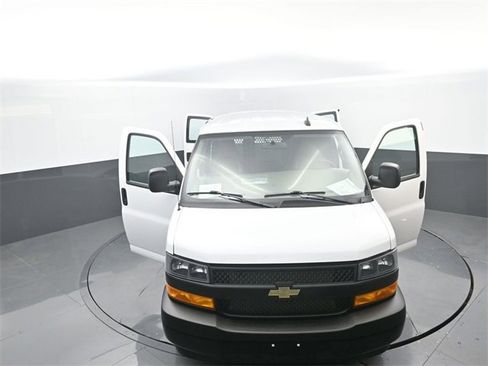 Used 2023 Chevrolet Express 2500 Extended image 29