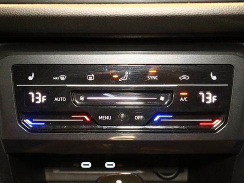 Used 2023 Volkswagen Tiguan SE image 24