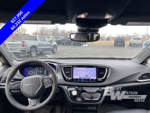Used 2023 Chrysler Pacifica Touring-L w/ S Appearance Package image 6
