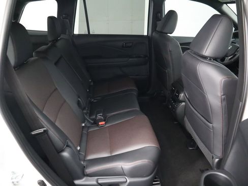 Used 2024 Honda Passport Black Edition image 23