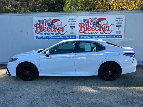 Used 2024 Toyota Camry SE image 7