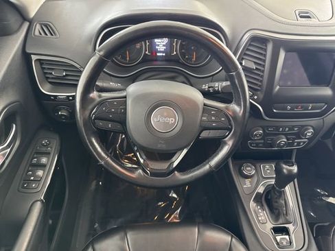 Used 2021 Jeep Cherokee Latitude Plus AWD/4WD image 23