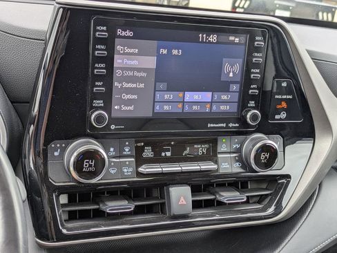 Used 2022 Toyota Highlander XLE image 12