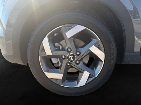 Used 2025 Hyundai Venue SEL FWD image 22