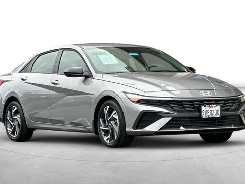 Certified 2025 Hyundai Elantra Sport image 11