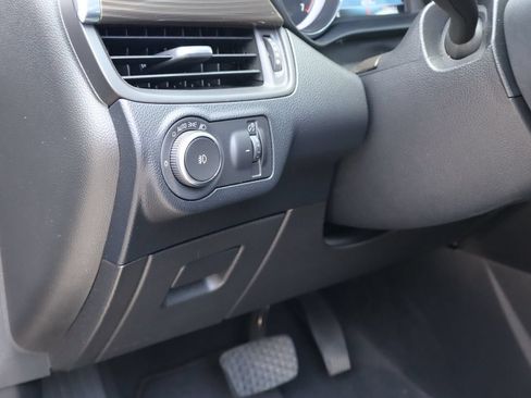 Used 2019 Buick Envision Essence FWD image 25