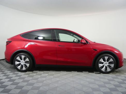 Used 2023 Tesla Model Y Long Range AWD/4WD image 2