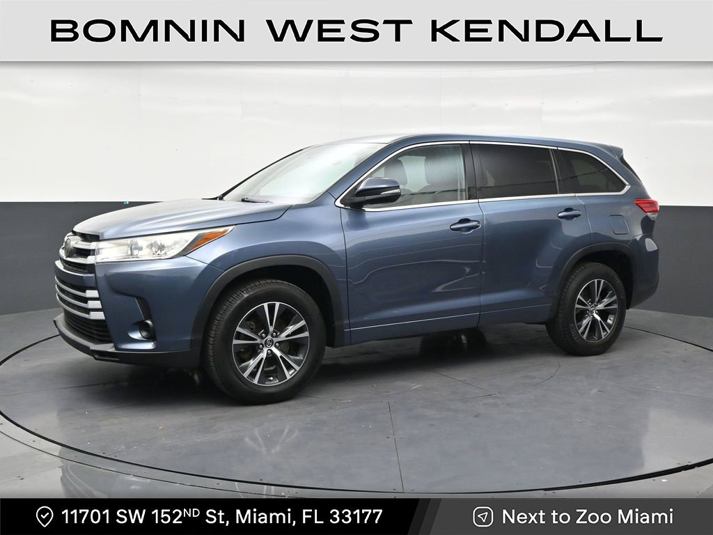 Used 2018 Toyota Highlander LE FWD image 1