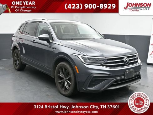 Used 2023 Volkswagen Tiguan SE image 1