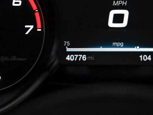 Used 2017 Alfa Romeo Giulia Sprint w/ Cold Weather Package image 21