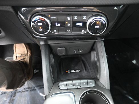 Used 2024 Chevrolet TrailBlazer LT w/ Convenience Package AWD/4WD image 19