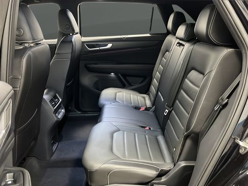 Used 2024 Volkswagen Atlas Cross Sport SEL R-Line AWD/4WD image 24