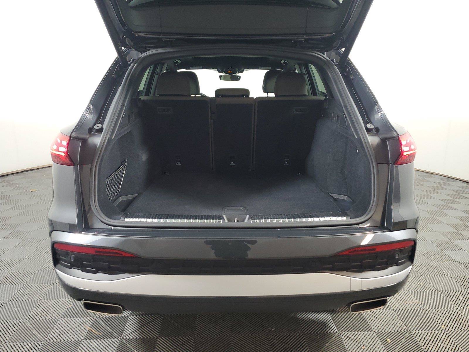 Used 2025 Audi Q5 Premium w/ Convenience Package AWD/4WD image 9