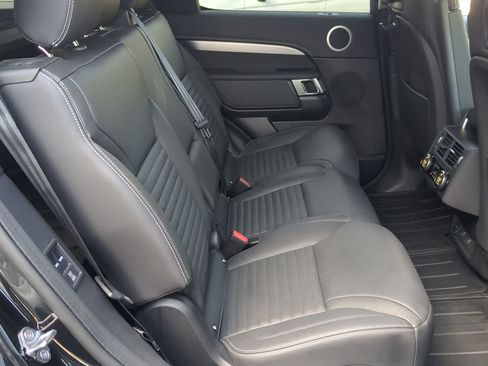 Used 2025 Land Rover Discovery Dynamic SE AWD/4WD image 21