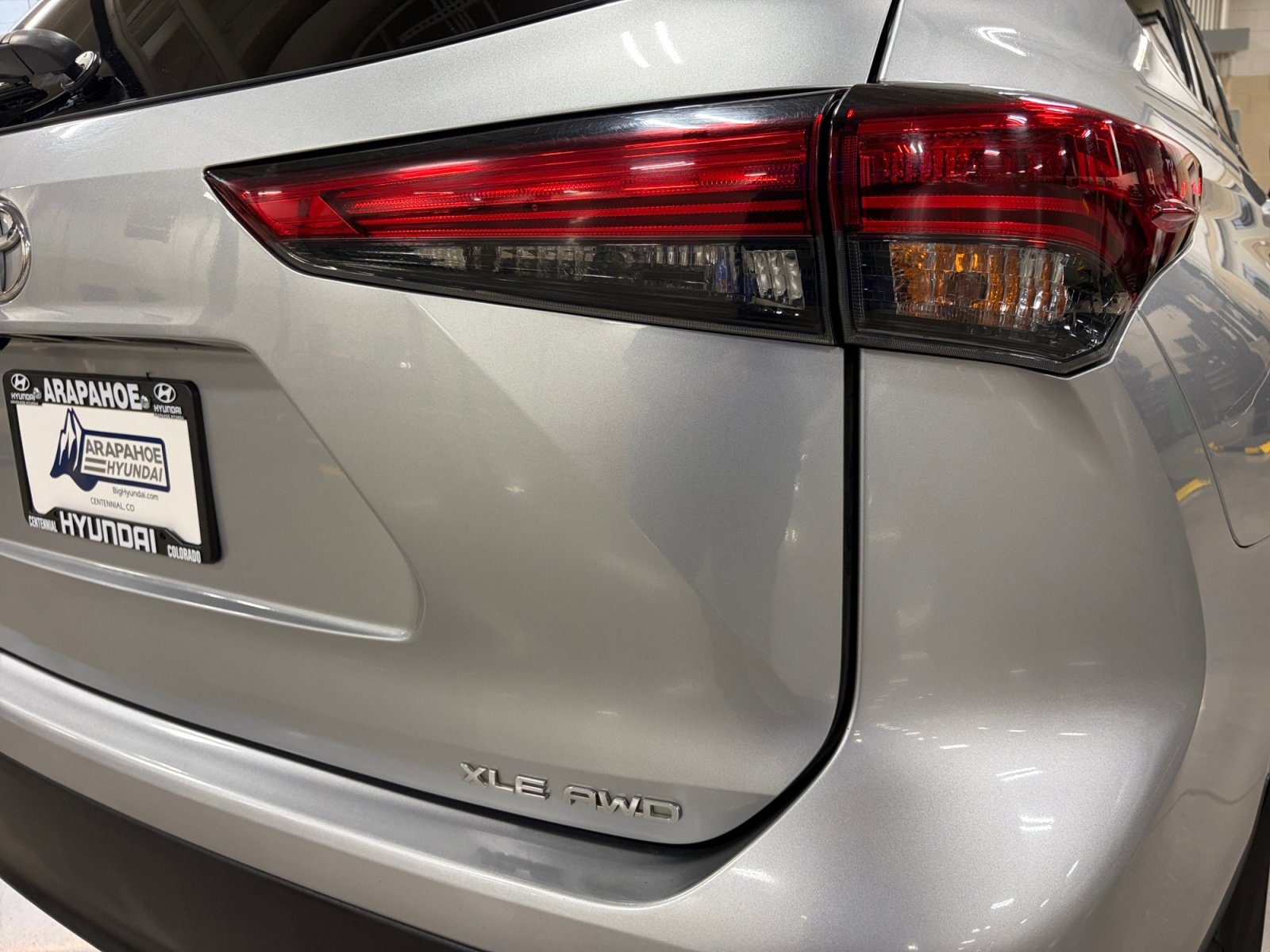 Used 2021 Toyota Highlander XLE AWD/4WD image 32