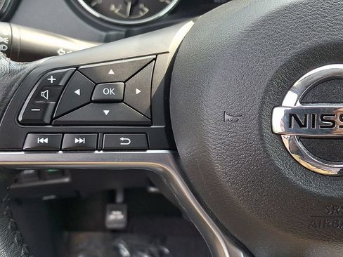Used 2018 Nissan Rogue SV AWD/4WD image 20