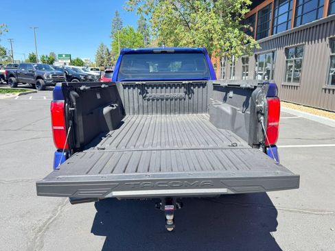 Used 2025 Toyota Tacoma TRD Sport AWD/4WD image 21