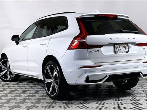 Used 2022 Volvo XC60 B5 R-Design w/ Advanced Package FWD image 13